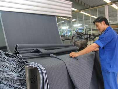 Sản xuất vải là khâu yếu của ngành dệt may Việt Nam, khiến giá trị nhập khẩu vải năm 2014 lên tới 9 tỷ USD.