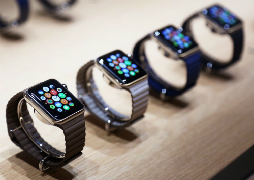 Apple Watch chính thức lên kệ hàng từ ngày 22/1/2016, và có thể đặt mua online bắt đầu từ hôm nay 7/1/2016.