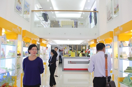 Đây là cửa hàng thứ 7 trong chuỗi hệ thống cửa hàng Mollis mà Phong Phú đã mở trên toàn quốc.