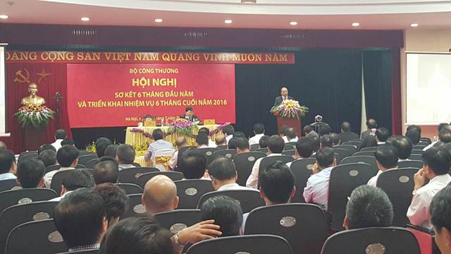 Thủ tướng Chính phủ Nguyễn Xuân Phúc chỉ đạo Bộ Công thương tập hợp kiến nghị của các ngành để gỡ khó cho DN xuất khẩu 6 tháng cuối năm 2016