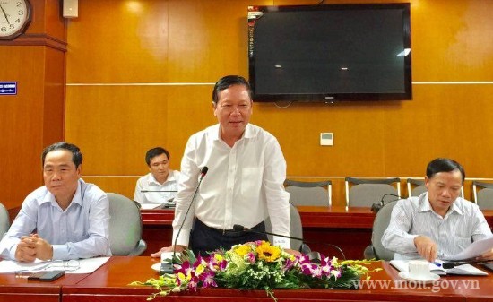 Ông Bùi Văn Tỉnh, Bí thư UBND tỉnh Hòa Bình tại buổi làm việc với Bộ trưởng Bộ Công thương Trần Tuấn Anh.