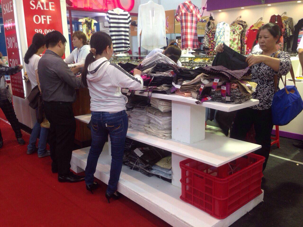 Người tiêu dùng Thủ đô có nhiều cơ hội mua sắm tại Hội chợ Thời trang Việt Nam 2016 diễn ra từ 22-26/12/2016 tại Hà Nội.