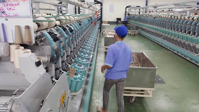 Sản xuất sợi xuất khẩu tại Nhà máy Sợi Nam Định quy mô 2,1 vạn cọc 