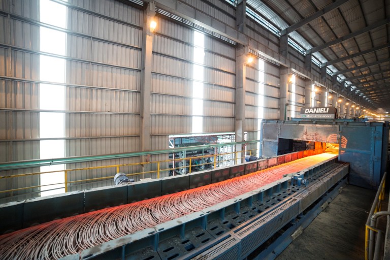 Sau sản phẩm thép làm lõi que hàn, Hòa Phát đã chế tạo và cung cấp ra thị trường sản phẩm thép rút dây, nhằm giảm phụ thuộc vào hàng nhập khẩu.
