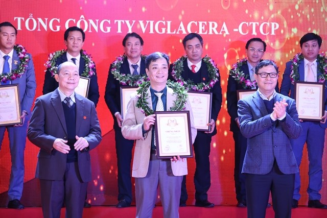 Trên Bảng xếp hạng 500 doanh nghiệp lớn nhất Việt nam 2016, Viglacera được xếp hạng 124 và đứng thứ 2 trong số 14 doanh nghiệp ngành vật liệu xây dựng