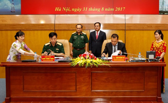Lễ Ký thỏa thuận bàn giao quyền sử dụng sợi quang trên các tuyến cáp ngầm xuyên biển giữa Tập đoàn Điện lực Việt Nam (EVN) và Bộ Tổng tham mưu Quân đội Nhân dân Việt Nam.
