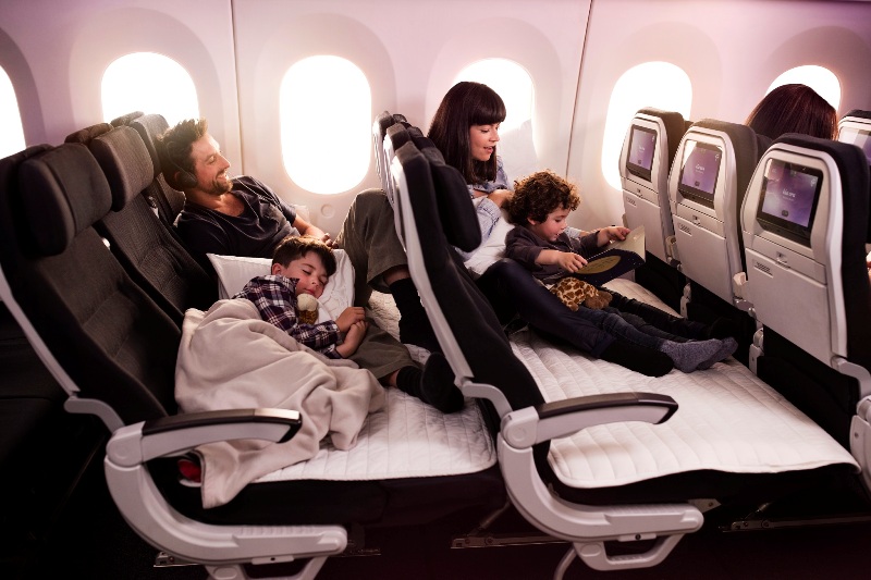 Ghế ngồi Economy SkycouchTM là thiết kế độc đáo nổi tiếng của Air New Zealand, giúp hành khách tận hưởng chuyến bay một cách mới mẻ.