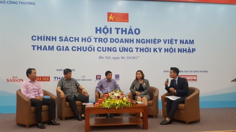 Lãnh đạo Tập đoàn Dệt May Việt Nam, Central Group, Ba Huân, Petrolimex cùng chia sẻ quan điểm xây dựng chuỗi cung ứng tại Hội thảo sáng 6/10/2017 tại Hà Nội.