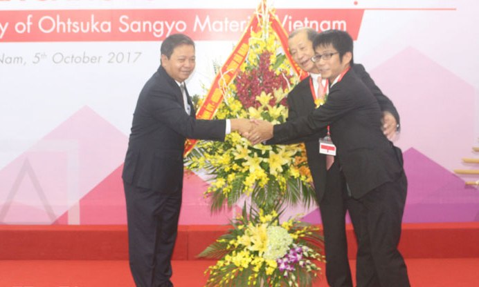 Nhà máy Ohtsuka Sangyo Material Việt Nam có mức vốn đầu tư hơn 4,4 triệu USD, chuyên sản xuất, gia công, lắp ráp tấm lót ghế và vỏ ghế ô tô, với công suất 6 triệu sản phẩm/năm