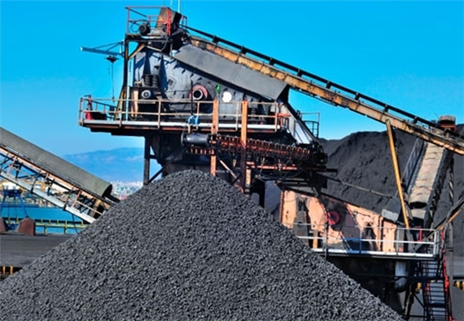 Từ một quốc gia xuất khẩu than hàng đầu, những năm gần đây, Việt Nam phải nhập khẩu than với kim ngạch và sản lượng ngày một lớn.