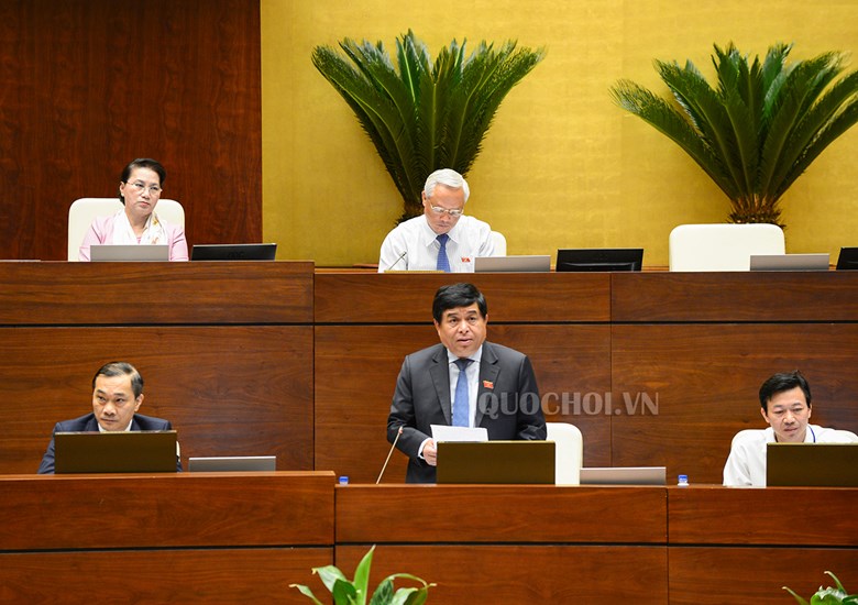 Bộ trưởng Bộ Kế hoạch và Đầu tư Nguyễn Chí Dũng giải trình ý kiến của đại biểu Quốc hội tại phiên thảo luận sáng 1/6 về Dự án Luật sửa đổi, bổ sung một số điều của các Luật liên quan đến Luật Quy hoạch.	