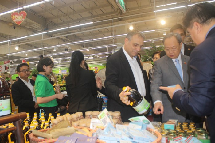 Bộ trương Bộ Thương mại Thái Lan, ông Sontirat Sontijirawong khẳng định, nhiều loại nông sản chất lượng cao của Việt Nam có tiềm năng xuất khẩu sang Thái Lan.