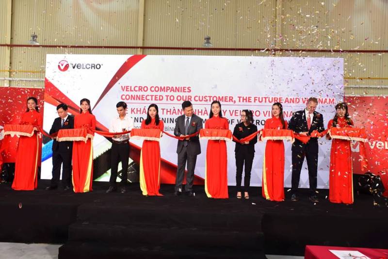 Nhà máy Velcro Việt Namcó diện tích rộng 2,500 m2, chuyên cung cấp các loại sản phẩm tùy theo nhu cầu chuyên biệt của khách hàng không chỉ trong ngành may mặc, da giày 