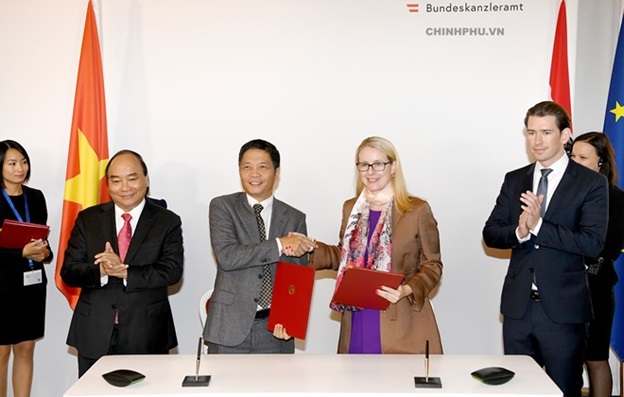 Lễ ký kết Bản ghi nhớ về hợp tác Thương mại điện tử và Công nghiệp 4.0 giữa Bộ Công Thương Việt Nam và Bộ kinh tế và Kỹ thuật số Áo.