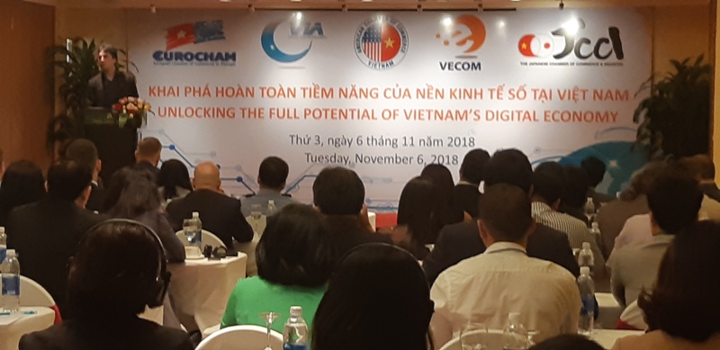 Hiệp hội Thương mại Hoa Kỳ (AmCham) khẳng định, công nghệ cùng số hóa đang từng bước thay đổi nền kinh tế Việt Nam, nếu như Chính phủ và các thành phần kinh tế biết khai phá đúng hướng.