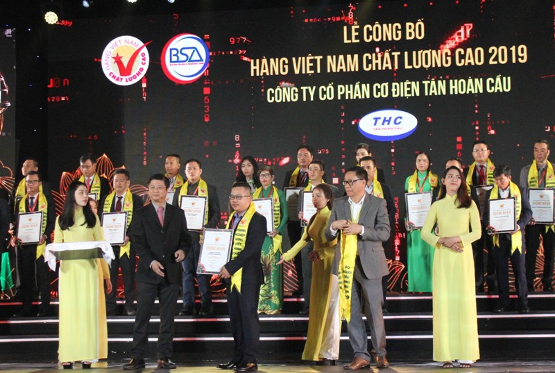 Lần thứ 23 liên tiếp, Điện Quang đạt danh hiệu Hàng Việt Nam chất lượng cao.
