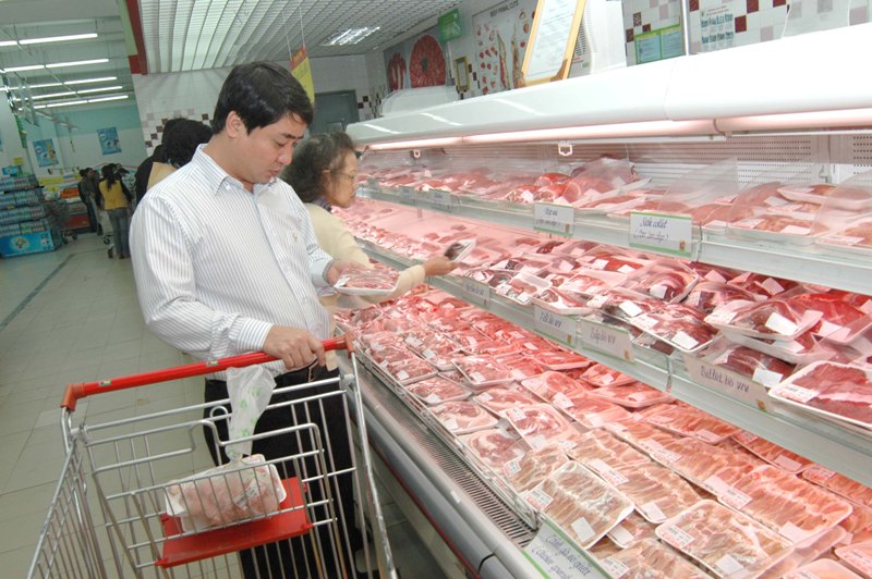 để cấp đông thịt lợn với số lượng lớn không hề dễ dàng khi khả năng cấp đông của các doanh nghiệp  thu mua, giết mổ và chế biến còn hạn chế về cả cơ sở hạ tầng và tài chính.