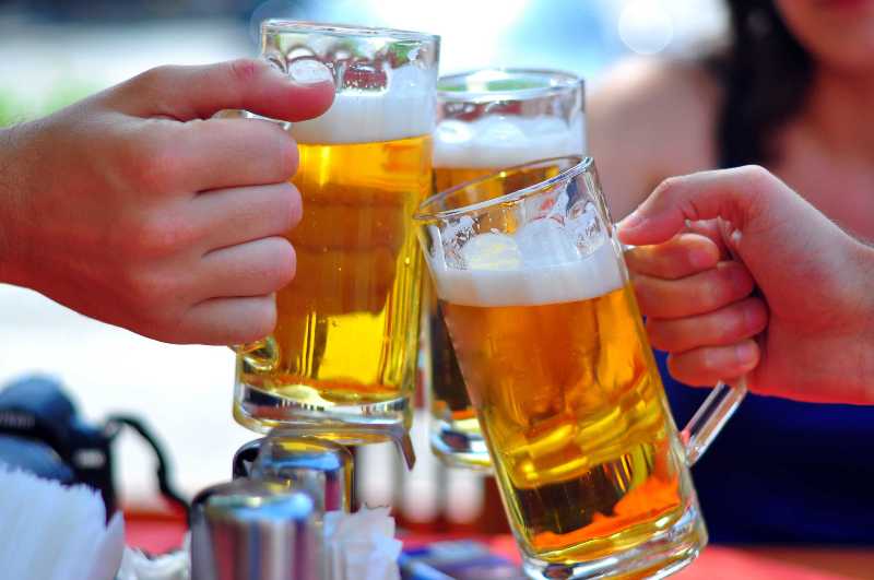 Nhiều DN cho rằng, quy định cấm bán rượu bia theo giờ đây là một quy định không phù hợp, nhất là đối với những nơi kinh doanh phố du lịch cho người nước ngoài hay những khu phố hoạt động về đêm.
