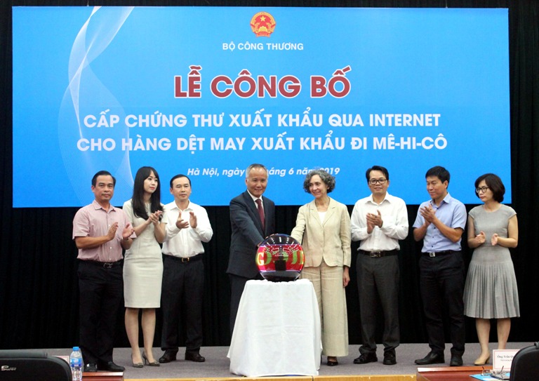 Việt Nam vừa chính thức vận hành hệ thống điện tử cấp Chứng thư xuất khẩu cho các doanh nghiệp xuất khẩu hàng dệt may theo Hiệp định Đối tác Toàn diện và Tiến bộ xuyên Thái Bình Dương (CPTPP). 