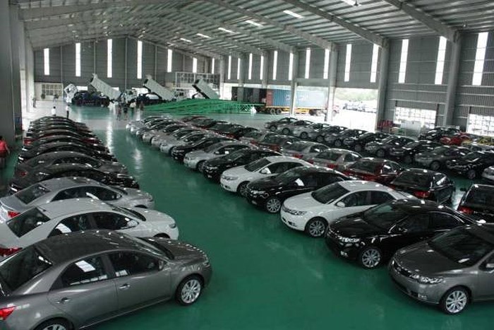 nhập khẩu ô tô vào Việt Nam kể từ đầu năm đã lên con số 87.937 xe, trị giá 1,929 tỷ USD.