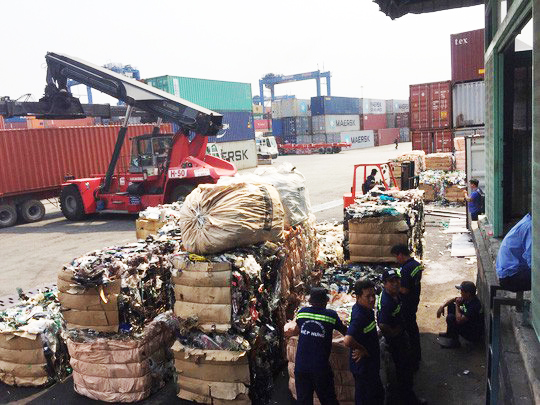 Hơn 500 container phế liệu bị trục xuất khỏi Việt Nam