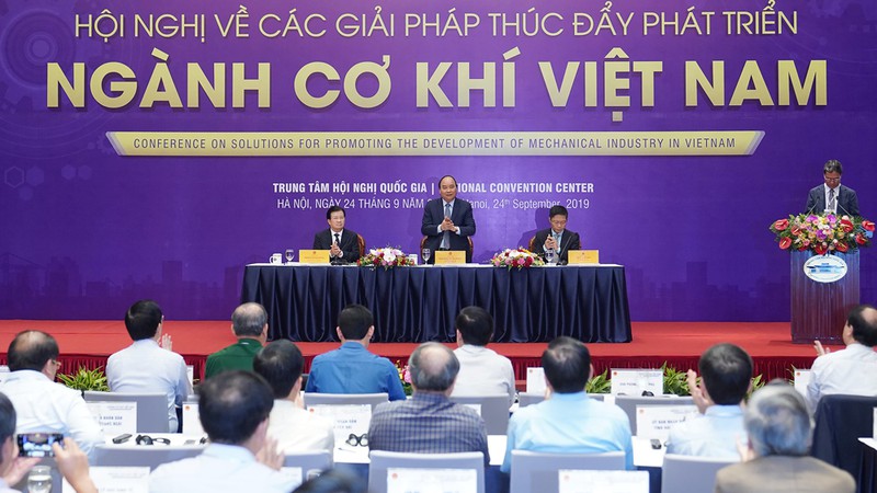 Thủ tướng Nguyễn Xuân Phúc cho rằng, Phải đổi mới tư duy về đầu tư đổi mới cơ khí.