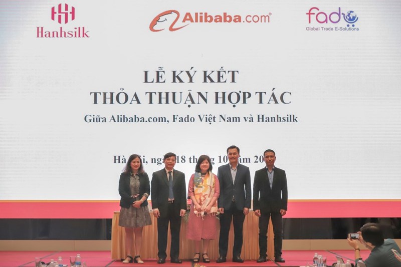 thương hiệu lụa đũi Hanhsilk vừa ký thỏa thuận với “ông lớn” thương mại điện tử là Alibaba và Fado để xúc tiến các hoạt động thương mại điện tử xuyên biên giới.
