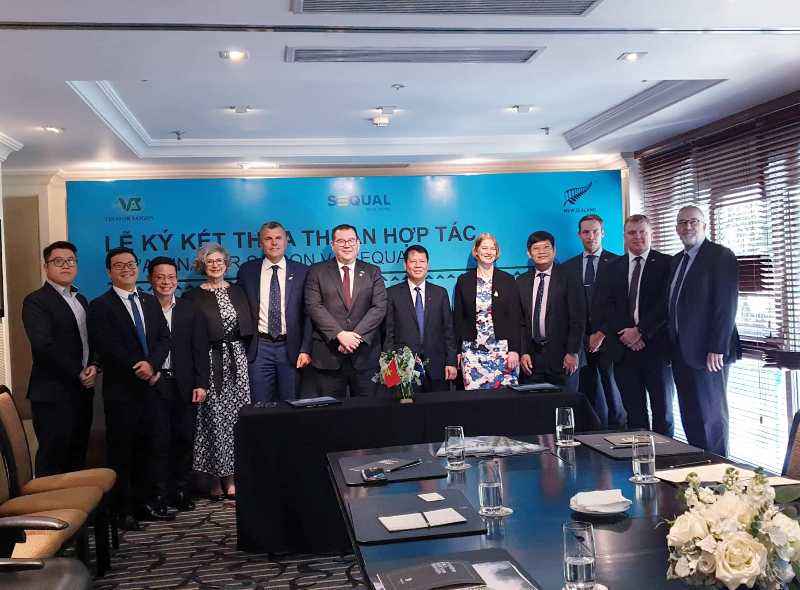 Công ty CP VinaFor Sài Gòn và Sequal Holdings Ltd ký thỏa thuận hợp tác về gỗ trước sự chứng kiến của Bộ trưởng Bộ tài chính New Zealand và Đại sứ New Zealand  tại Việt Nam.
