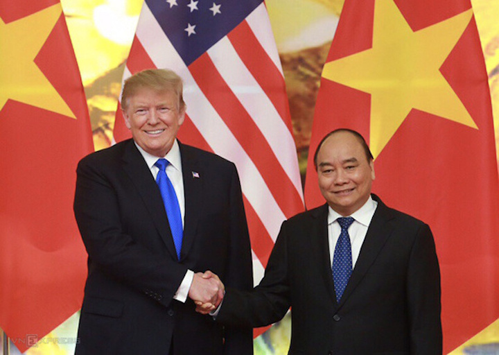 Tổng thống Mỹ Donald Trump tại cuộc hội kiến với Thủ tướng Nguyễn Xuân Phúc nhân chuyến thăm Việt Nam, dự hội nghị thượng đỉnh Mỹ - Triều lần 2 tại Hà Nội.