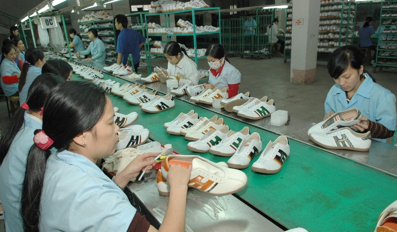 8 tháng 2020, xuất khẩu giày dép sụt giảm 8,6%, tương đươgn mức giảm trên 1 tỷ USD so với cùng kỳ.