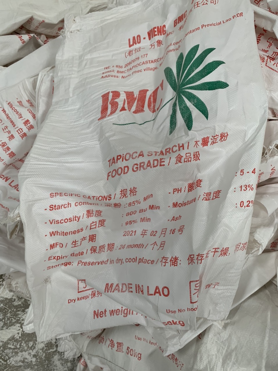 Bao bì tinh bột sắn mang nhãn hiệu BMC -Made in Lao đã bị thu giữ.
