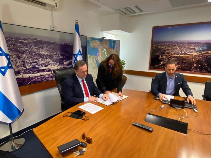 Bộ trưởng tài chính Israel Katz ký hiệp định theo hình thức trực tuyến với người đồng cấp UAE