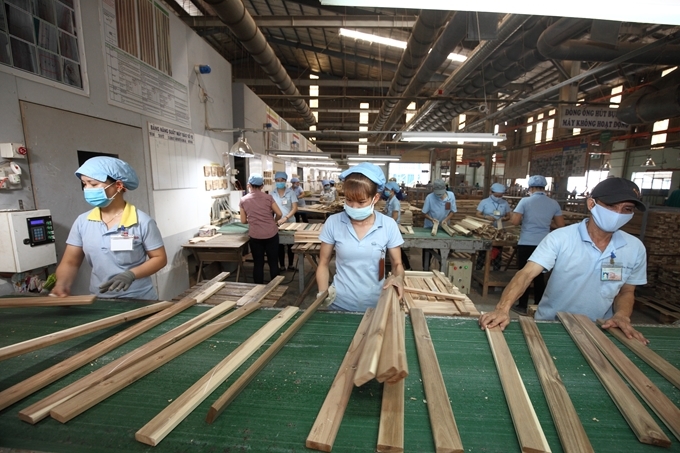 Đơn hàng đồ gỗ chảy mạnh về Việt Nam, đưa kim ngạch xuất khẩu 5 tháng tăng hơn 60% với 6,6 tỷ USD.