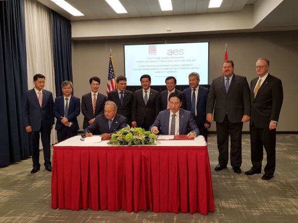 Thoả thuận liên doanh thành lập Công ty TNHH Kho cảng LNG Sơn Mỹ” giữa AES và PVGas.
