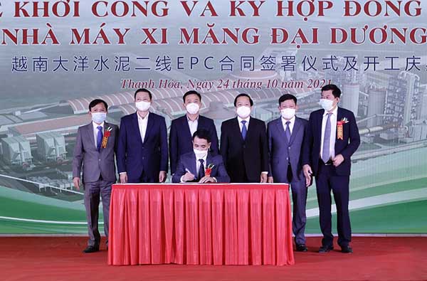 Lễ ký kết trực tuyến hợp đồng EPC giữa Công ty CP Xi măng Đại Dương và Công ty TNHH Công trình Quốc tế Sinoma (Trung Quốc).