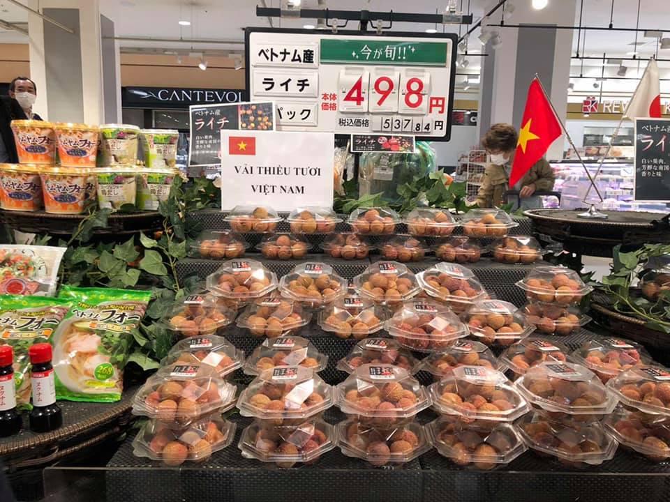 Vải thiều tươi Việt Nam bày bán tại siêu thị AEON Nhật Bản, tháng 5/2021.