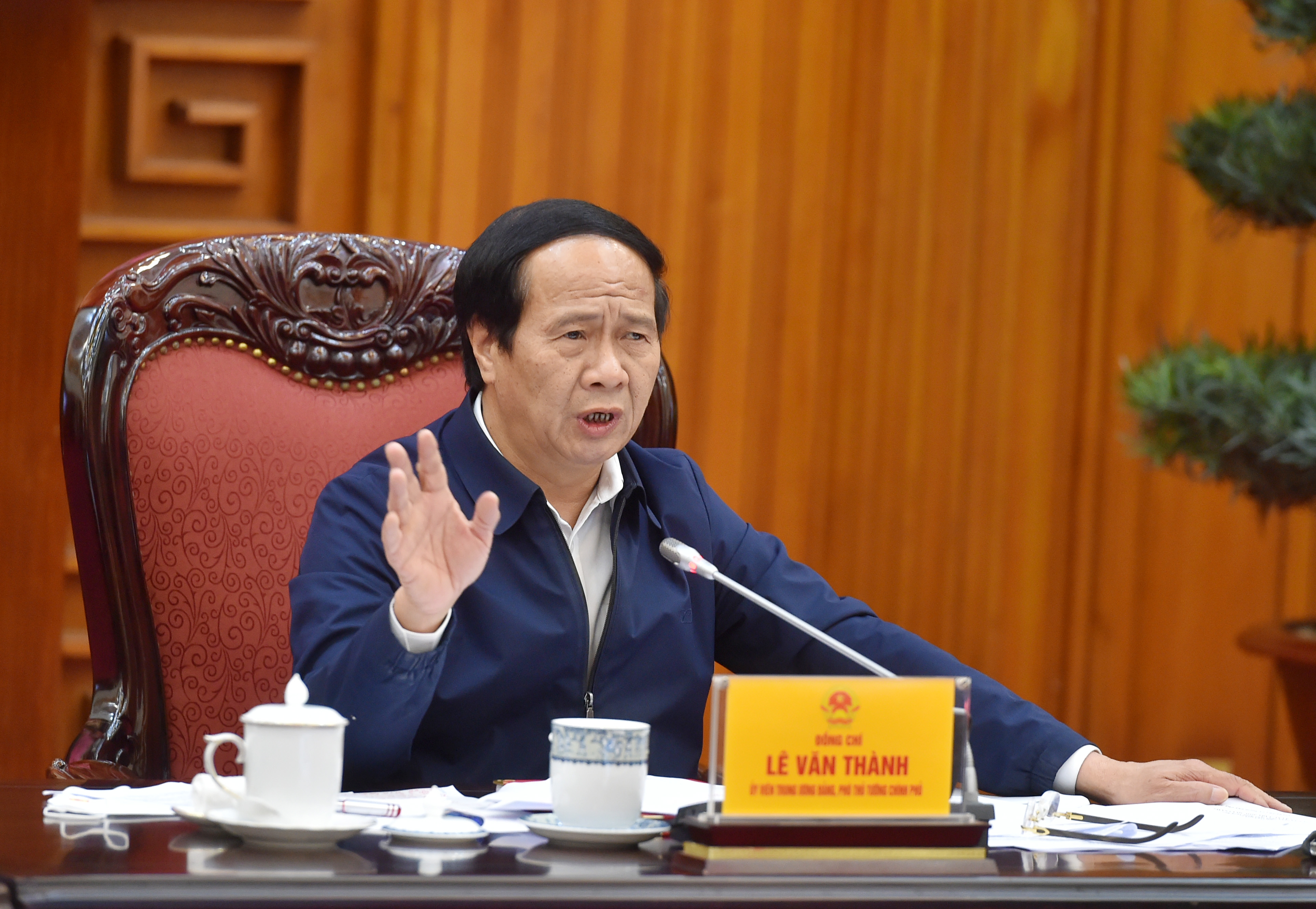 Phó thủ tướng Lê Văn Thành chỉ đạo sớm giải phóng lượng xe hàng hóa ùn ứ tại các tỉnh biên giới phía Bắc.