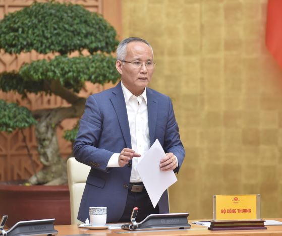 Thứ trưởng Bộ Công thương, Trần Quốc Khánh, lượng xe hàng hóa ùn ứ tại các cửa khẩu đã giảm 2.500 xe so với hơn 10 ngày trước (Ảnh VGP)