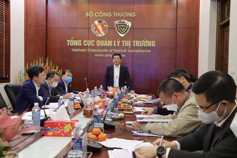 Bộ trưởng Nguyễn Hồng Diên chủ trì cuộc họp khẩn chiều 9/2 về đảm bảo nguồn cung xăng dầu trong nước.