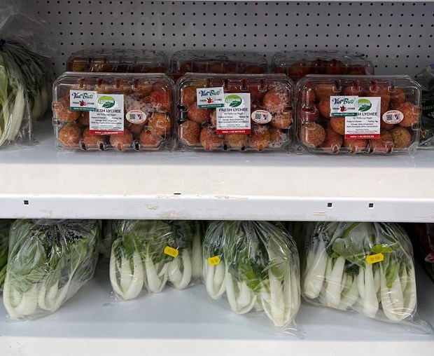 Rau quả Việt Nam bày bán tại siêu thị của Anh.