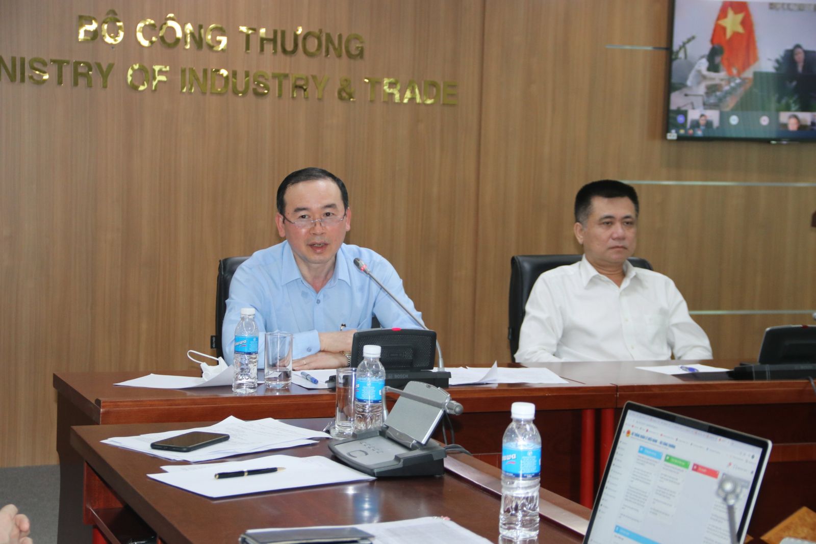 Cục trưởng Cục XNK Phan Văn Chinh cho biết, giai đoạn tiếp theo doanh nghiệp phải làm đủ thủ tục giấy tờ để hoàn thiện hồ sơ kiện. Chúng ta phải chứng minh được có dấu hiệu lừa đảo để Bộ Công an điều tra