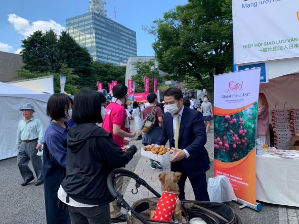 Quảng bá trái vải thiều Việt Nam trong khuôn khổ  Lễ hội Việt Nam tại Tokyo năm 2022.