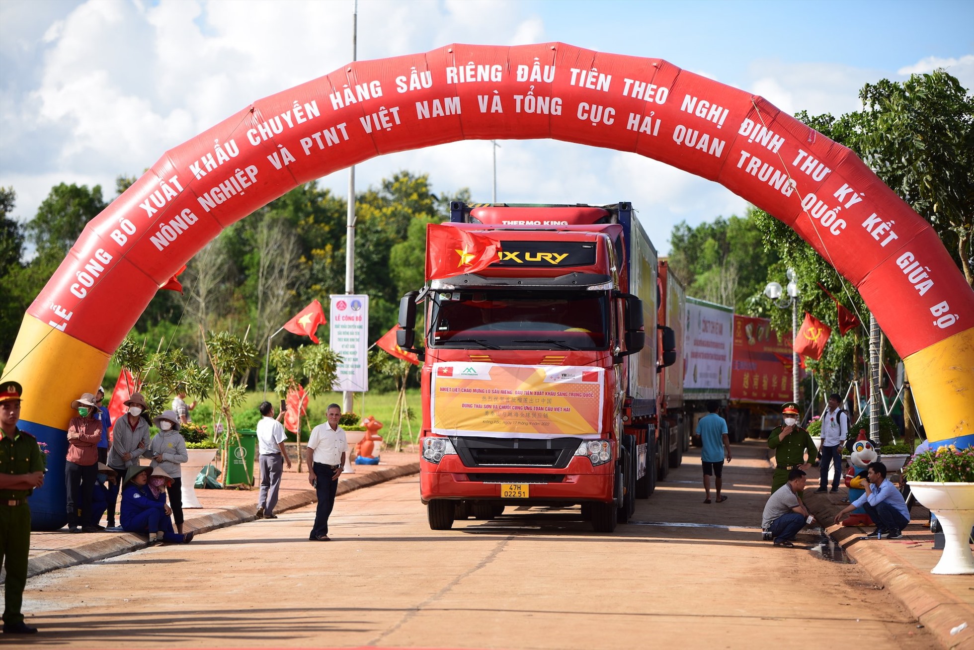 Hàng trăm tấn sầu riêng tươi lần đầu xuất chính ngạch sang Trung Quốc