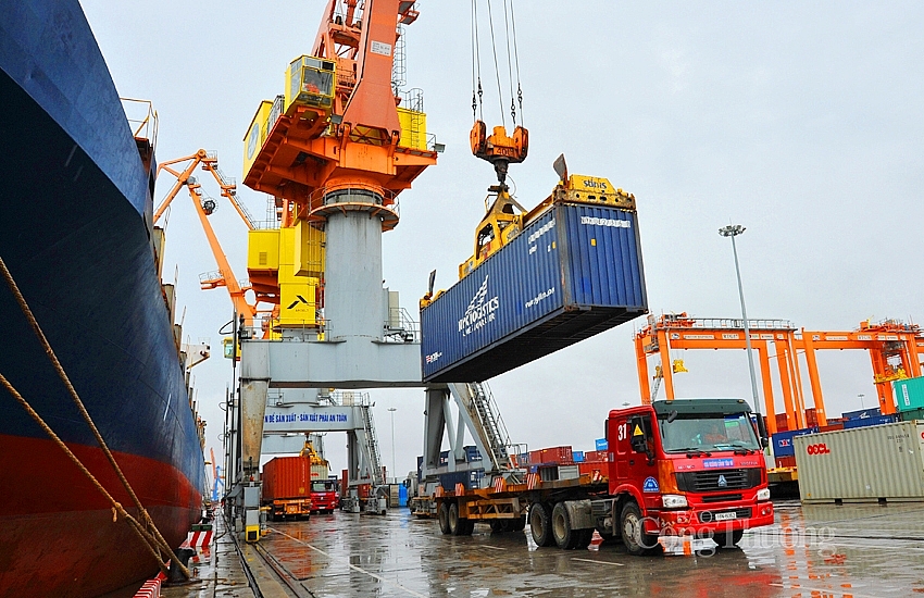 TP.Hồ Chí Minh là địa phương đầu tiên có kim ngạch xuất nhập khẩu vượt 100 tỷ USD sau 11 tháng.