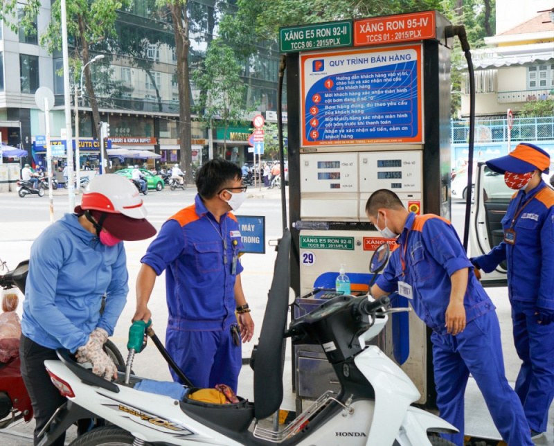 Bộ Công Thương vừa có báo cáo Uỷ ban kinh tế ngày 21/4 về việc các đại lý bán lẻ xăng dầu có thể được lấy hàng từ nhiều nguồn khác nhau.