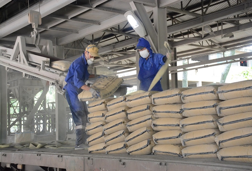 Các đơn vị thuộc Bộ Xây dựng phải gửi văn bản kê khai giá xi măng theo quy định mới.