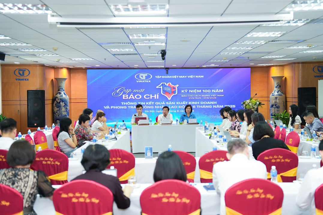 Chủ tịch Vinatex Lê Tiến Trường thông tin về kết quả sản xuất kinh doanh nửa đầu năm 2025.