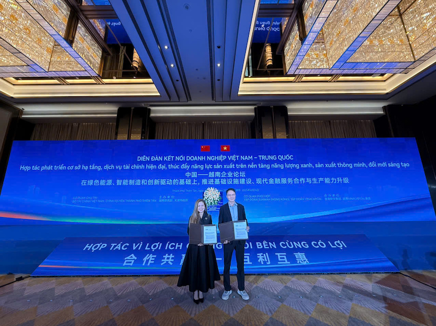 Bà Nguyễn Ngọc Huyền, Ceo Mia Group với đối tác Trung Quốc.