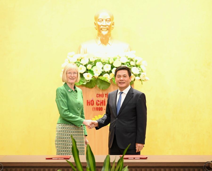 Bộ trưởng Bộ Công Thương Nguyễn Hồng Diên tiếp tân Đại sứ Úc tại Việt Nam
