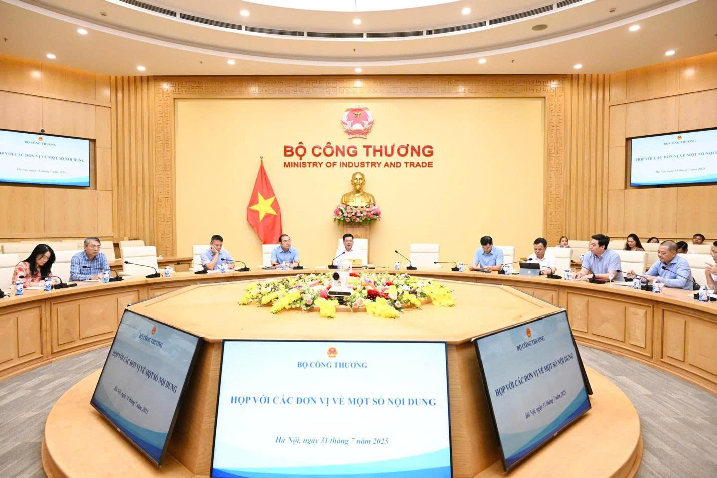 Bộ Công Thương cử 34 lãnh đạo về địa phương hỗ trợ chính quyền hai cấp